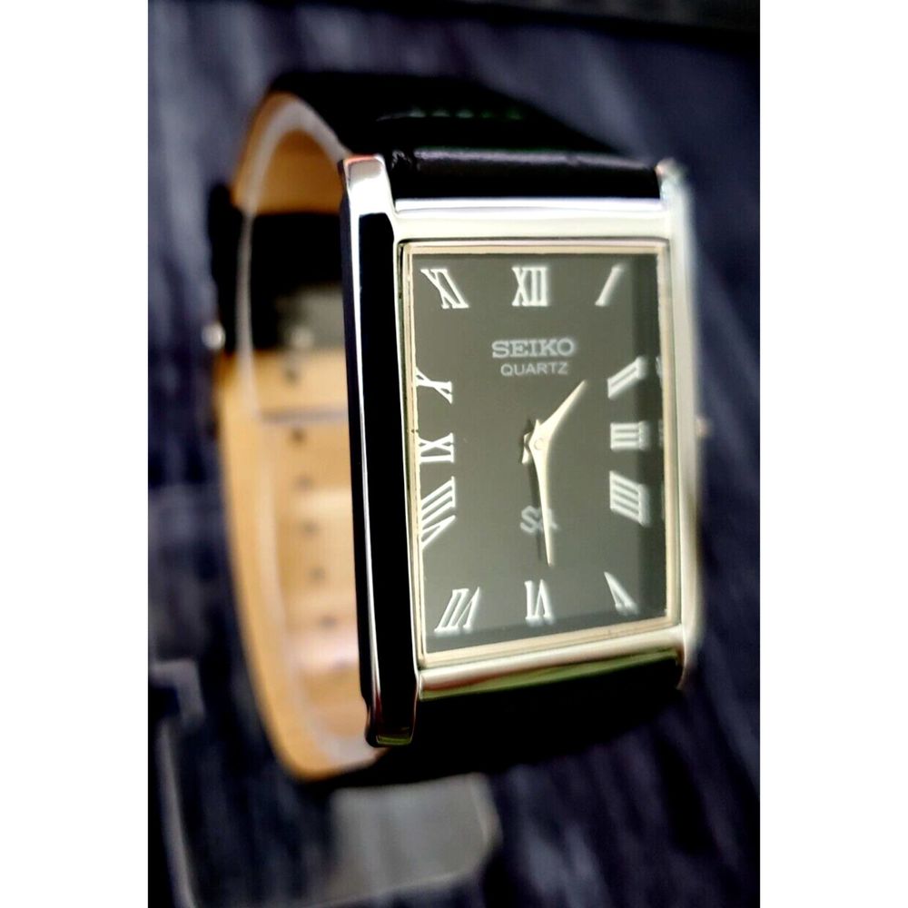 *Vintage NOS Seiko Men Tank Rectangular Black Leather band Dress Watch Be…‎